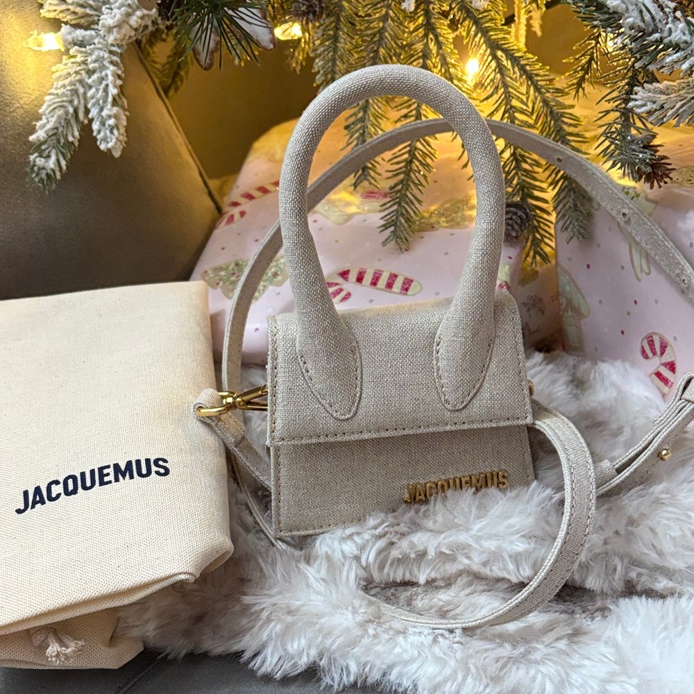 Jacquemus Beige Mini Bag with Gold Accents. Jacqemus Logo Top Handle Bag - Picture 4 of 7